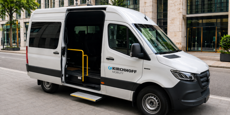KMP-Fahrzeug mit Geländer / Haltegriff und Trittstufe