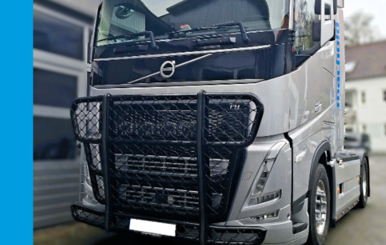 Volvo-LKW mit Doppelpedalerie