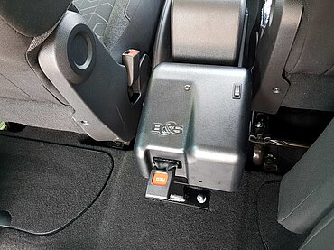 Eingebaute RollEasy Gurtwinde für Rollstuhlfahrer