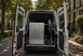 Minibus con rampa di accesso stretta e sollevata